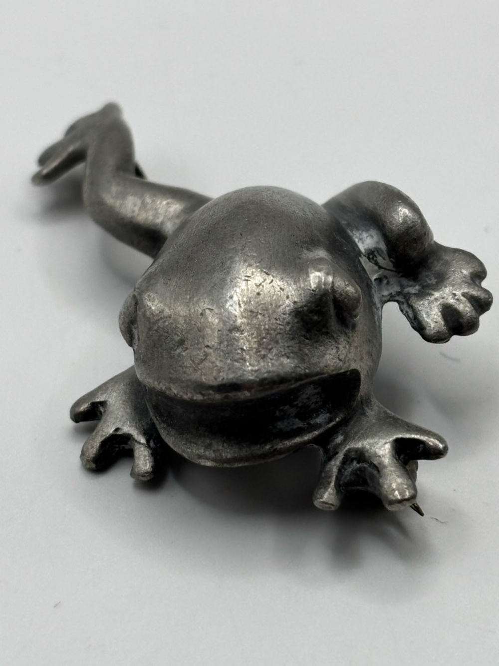 Frog Brooch - Picture 6 of 14